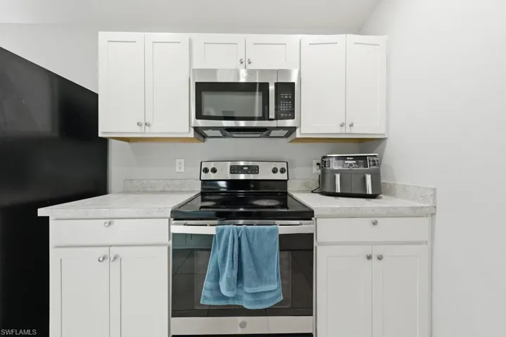 132 Ne 16th Ter, Cape Coral, Florida 33909