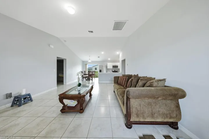 132 Ne 16th Ter, Cape Coral, Florida 33909