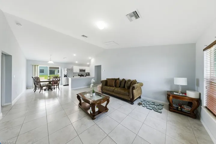 132 Ne 16th Ter, Cape Coral, Florida 33909