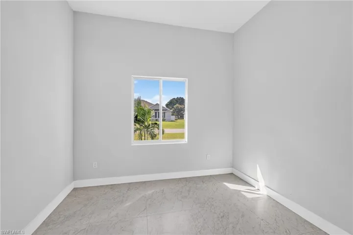 407 Sw 29th Pl, Cape Coral, Florida 33991