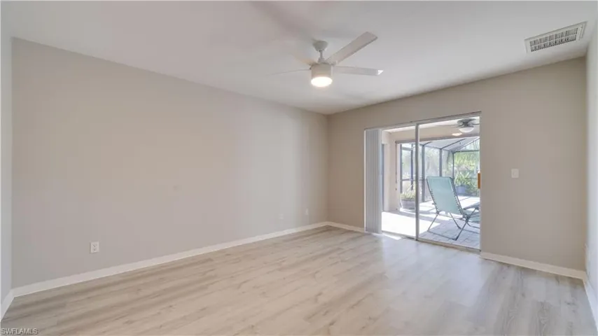 Unfurnished room featuring light wood-style floors and a ceiling fan