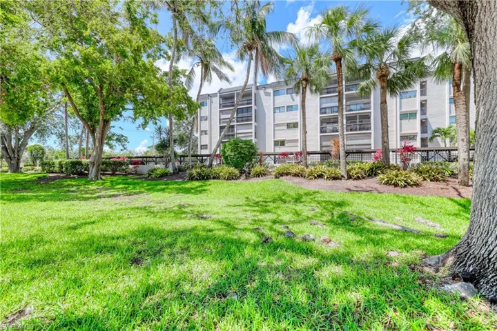 2121  Collier  AVE, Fort Myers, FL 33901
