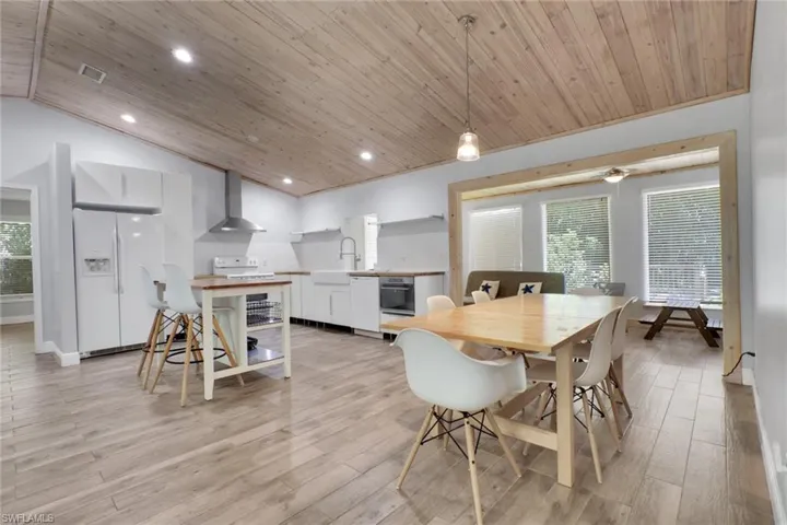 4974 Hawthorn Woods Way, Naples, Florida 34116