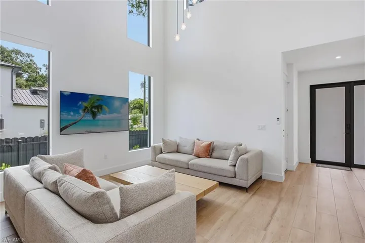 3384 Canal St, Naples, Florida 34112