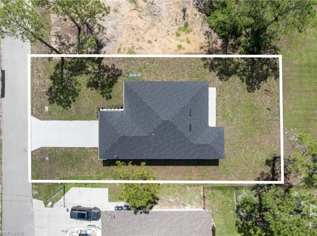 View of subject property with property parcel outlined