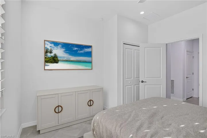 Guest bedroom 2 with queen bed