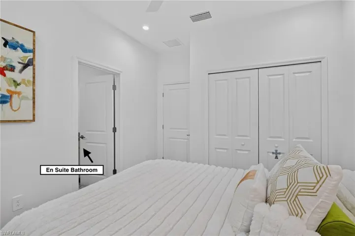 Guest suite with queen bed