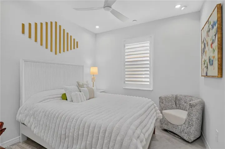 Guest suite with queen bed