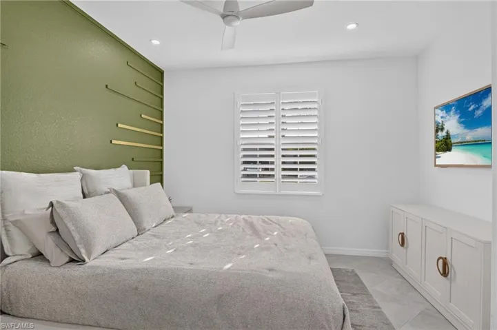 Guest bedroom 2 with queen bed