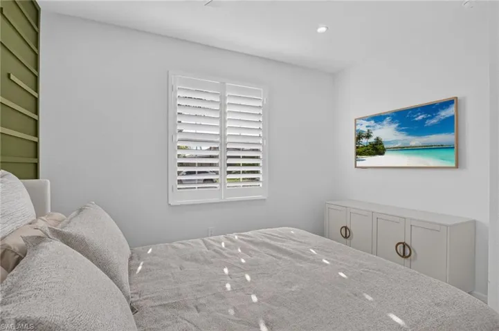 Guest bedroom 2 with queen bed