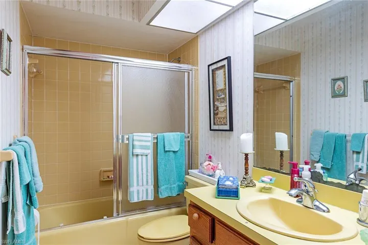 6040 Lancewood Way, Naples, Florida 34116