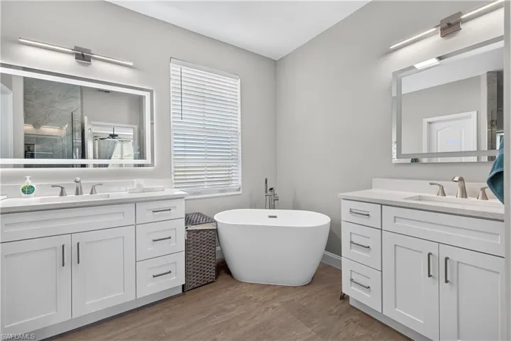 2659 Amber Lake Dr, Cape Coral, Florida 33909