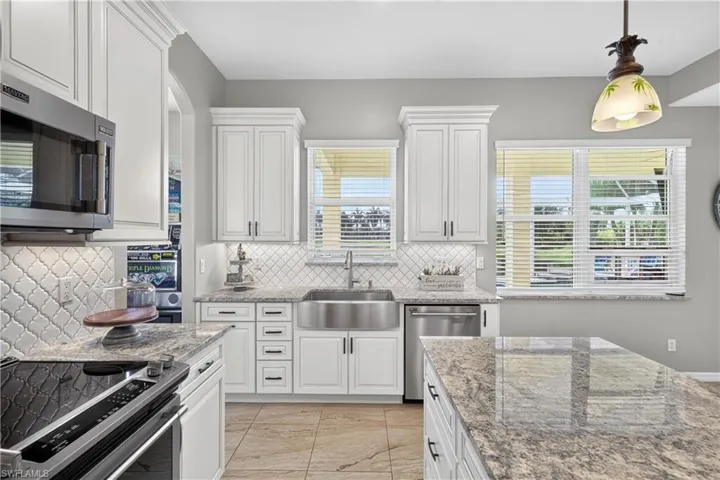2659 Amber Lake Dr, Cape Coral, Florida 33909