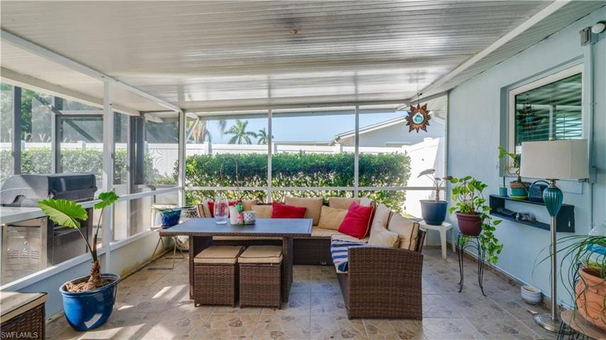 Lanai Sitting Area