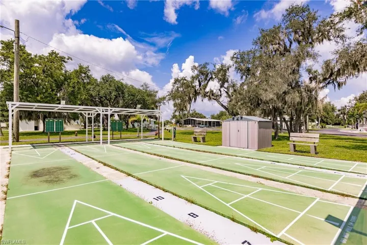 Community shuffleboard