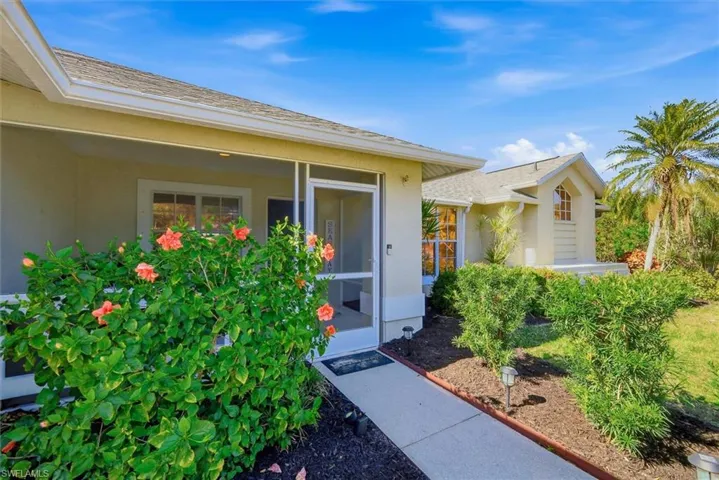 Enter onto your screened porch!