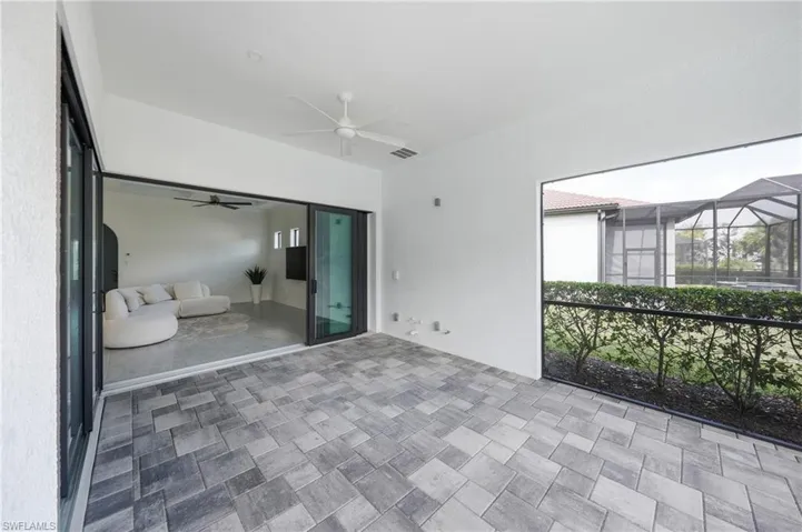 Spacious screened lanai ideal for outdoor entertaining