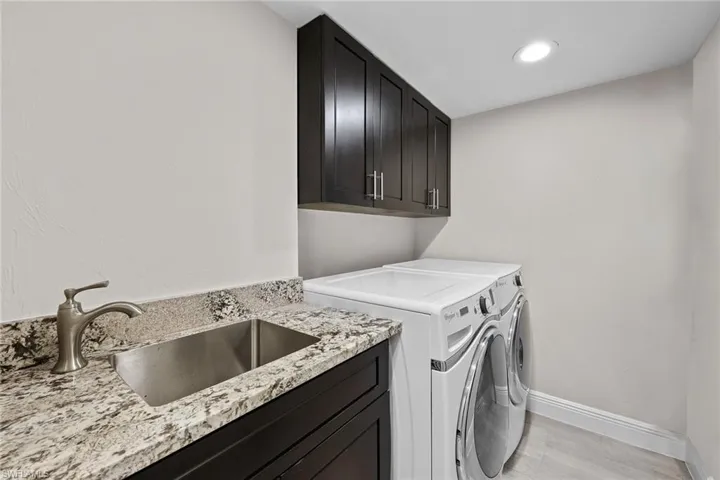 9653  Gulf Shore  DR, Naples, FL 34108