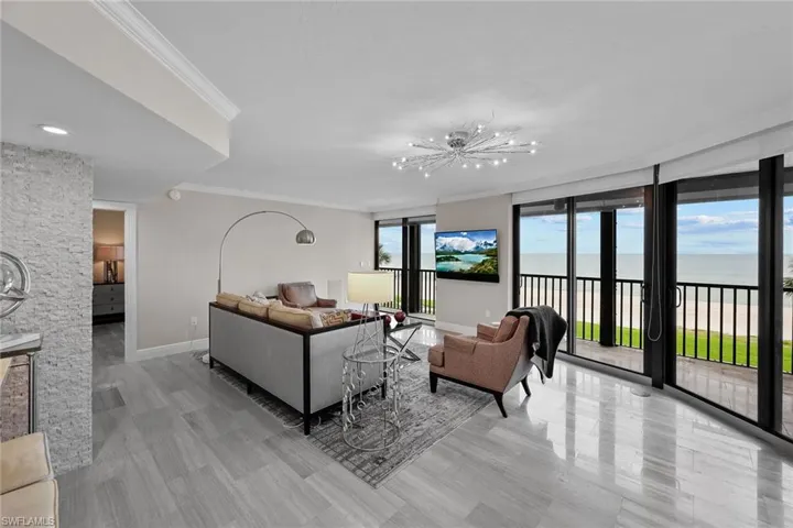 9653  Gulf Shore  DR, Naples, FL 34108