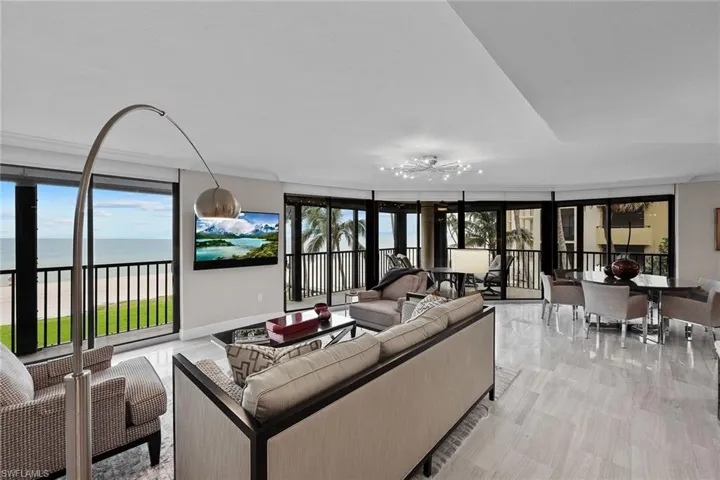 9653  Gulf Shore  DR, Naples, FL 34108