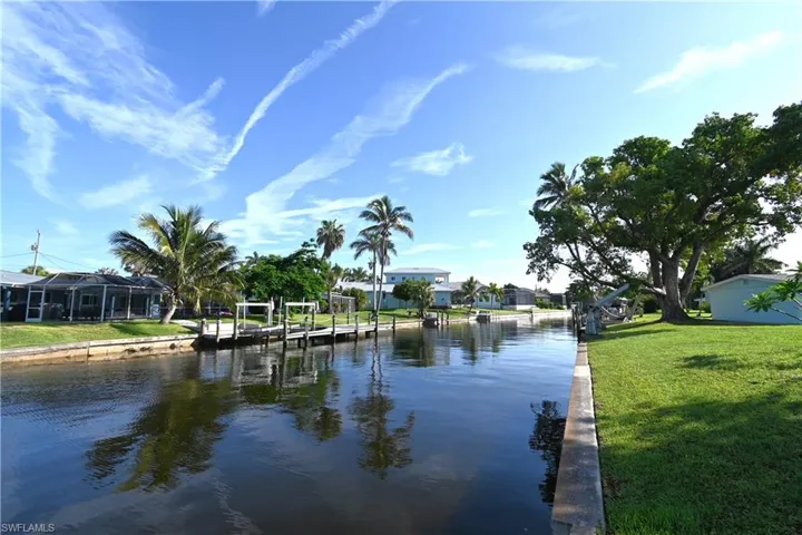 5330  Nautilus  DR, Cape Coral, FL 33904