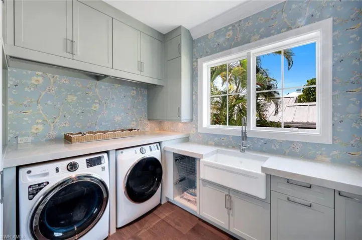 1690 Chesapeake Ave, Naples, Florida 34102