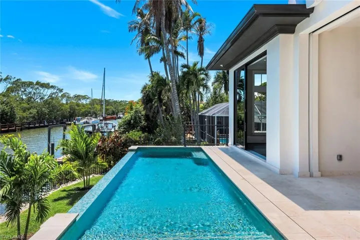 1690 Chesapeake Ave, Naples, Florida 34102