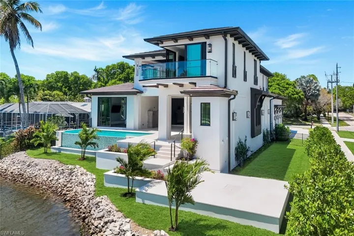 1690 Chesapeake Ave, Naples, Florida 34102