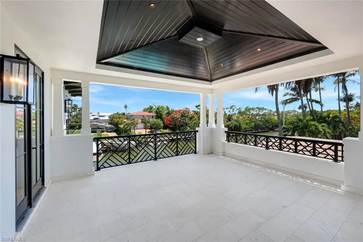 1690 Chesapeake Ave, Naples, Florida 34102