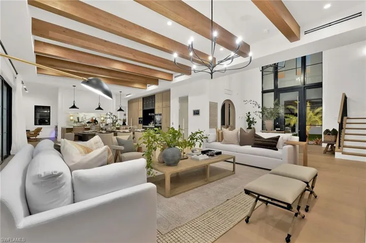 Living area, full view