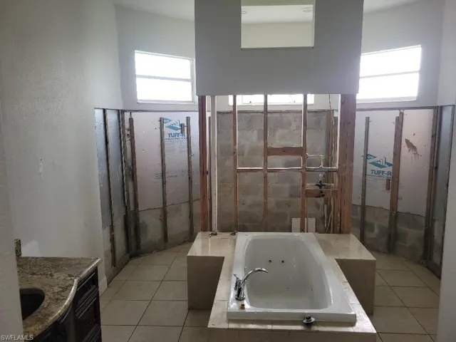 1404 Ne 19th Ave, Cape Coral, Florida 33909