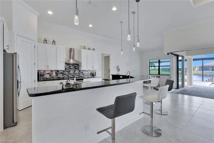 Kitchen and breakfast area to the back.