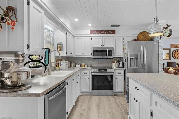 Stainless appliances.