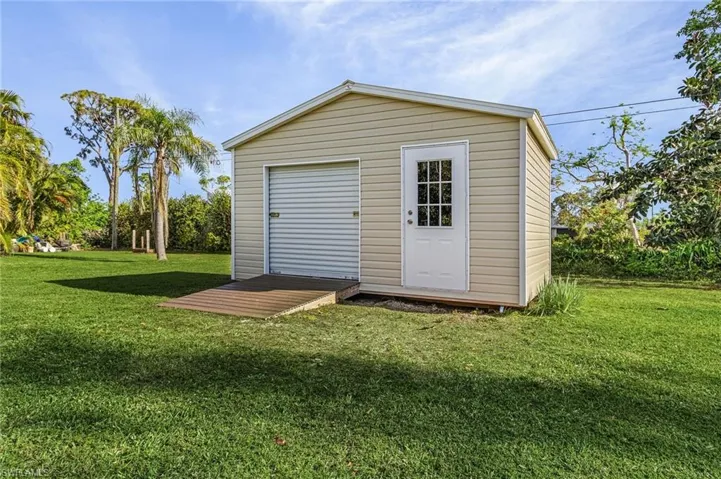 This insulated shed is 10' x 16'.