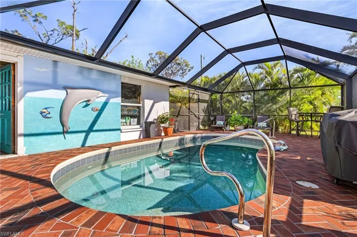 Imagine floating in the screened pool with lots of privacy.