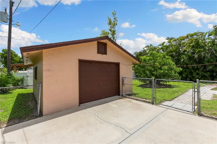 19085  Coconut  RD, Fort Myers, FL 33967