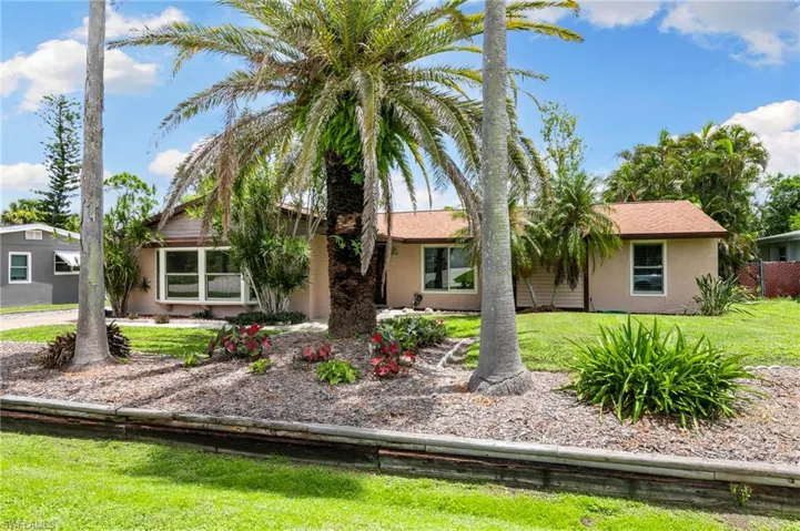 19085  Coconut  RD, Fort Myers, FL 33967