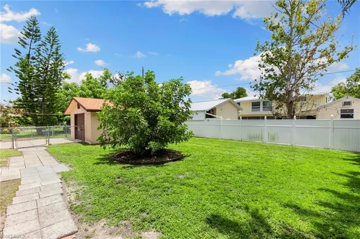 19085  Coconut  RD, Fort Myers, FL 33967