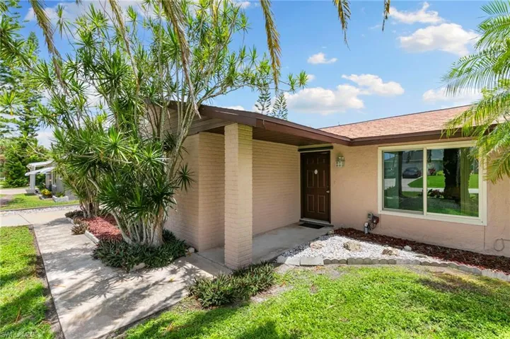19085  Coconut  RD, Fort Myers, FL 33967