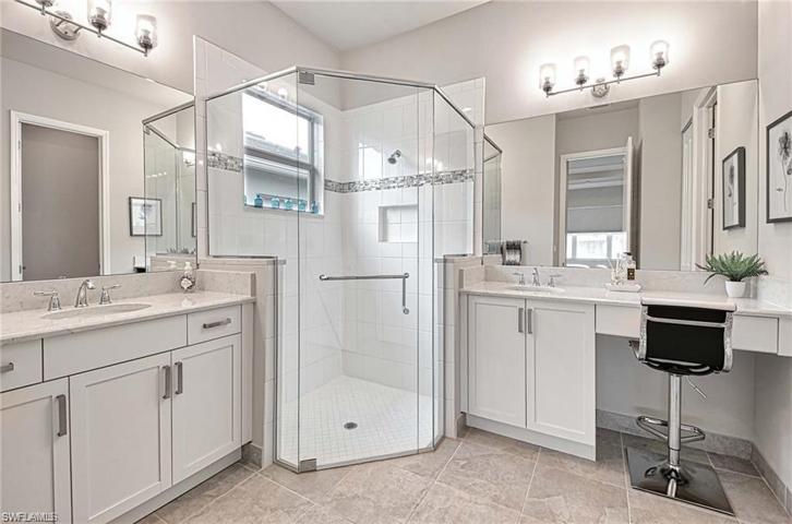 [Primary full bath ensuite.