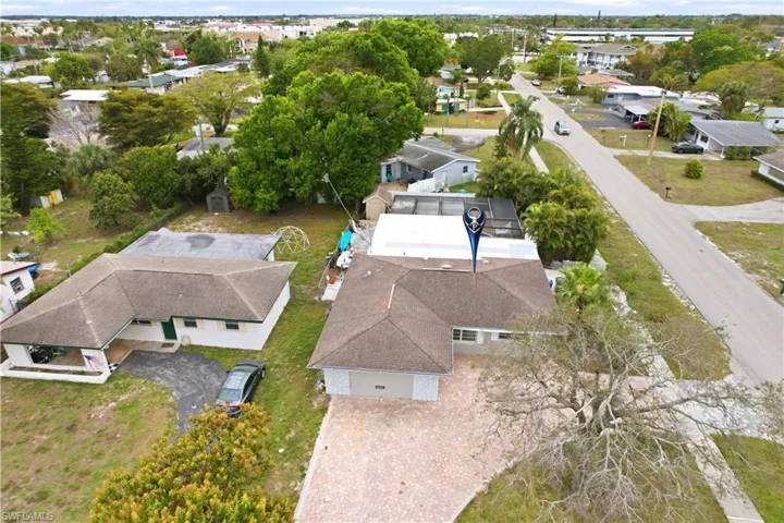 1736  Bonnie  CT, Fort Myers, FL 33901