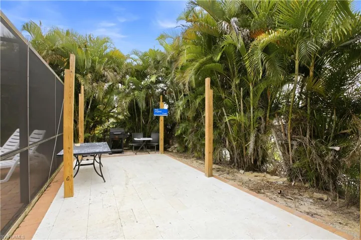 1736  Bonnie  CT, Fort Myers, FL 33901