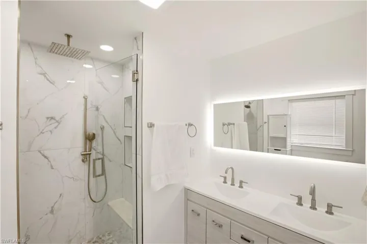 1736  Bonnie  CT, Fort Myers, FL 33901