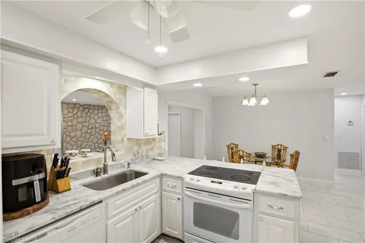 1736  Bonnie  CT, Fort Myers, FL 33901