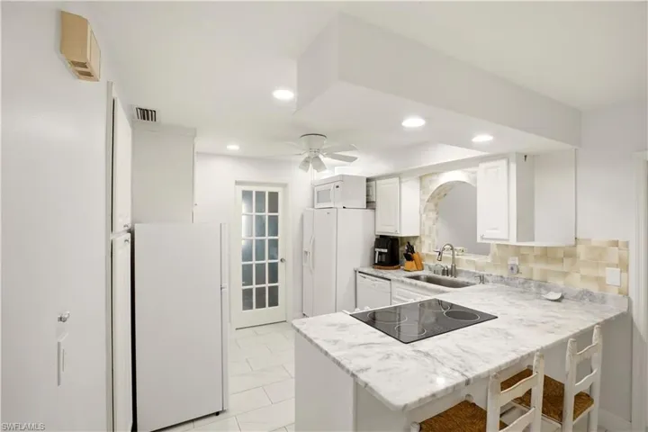 1736  Bonnie  CT, Fort Myers, FL 33901