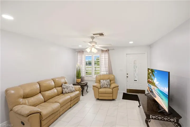 1736  Bonnie  CT, Fort Myers, FL 33901