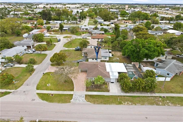 1736  Bonnie  CT, Fort Myers, FL 33901