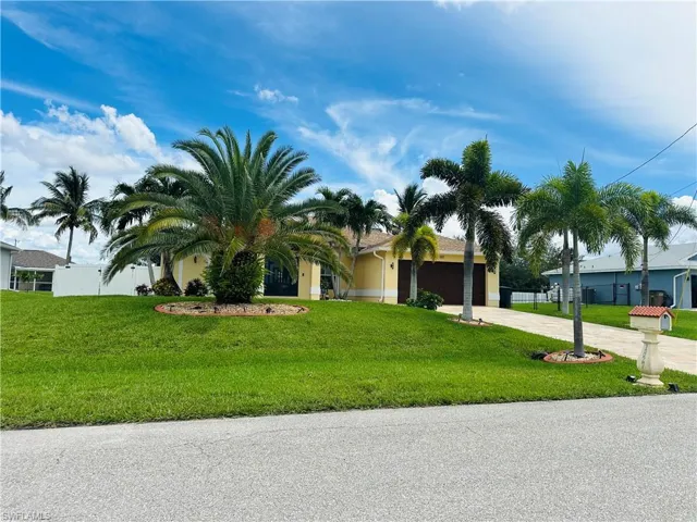 View of front of house with a front yard