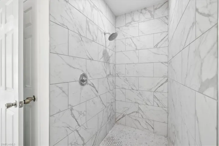 Bathroom featuring a tile shower