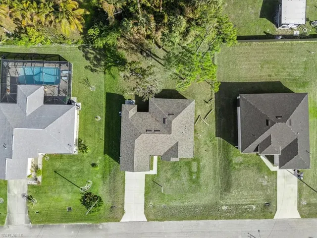 Birds eye view of property